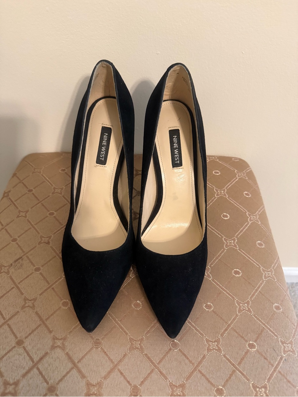 Nine West Black Suede Pointed Toe 4” Heels 8.5M